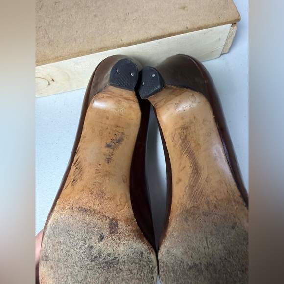 Vintage Salvatore Ferragamo Womens Brown Leather Pumps With Bow Detail Sz 8.5 - Picture 3 of 14
